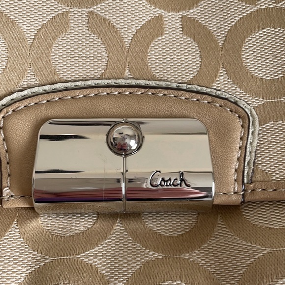 Coach convertible wristlet/clutch purse. - Picture 2 of 10